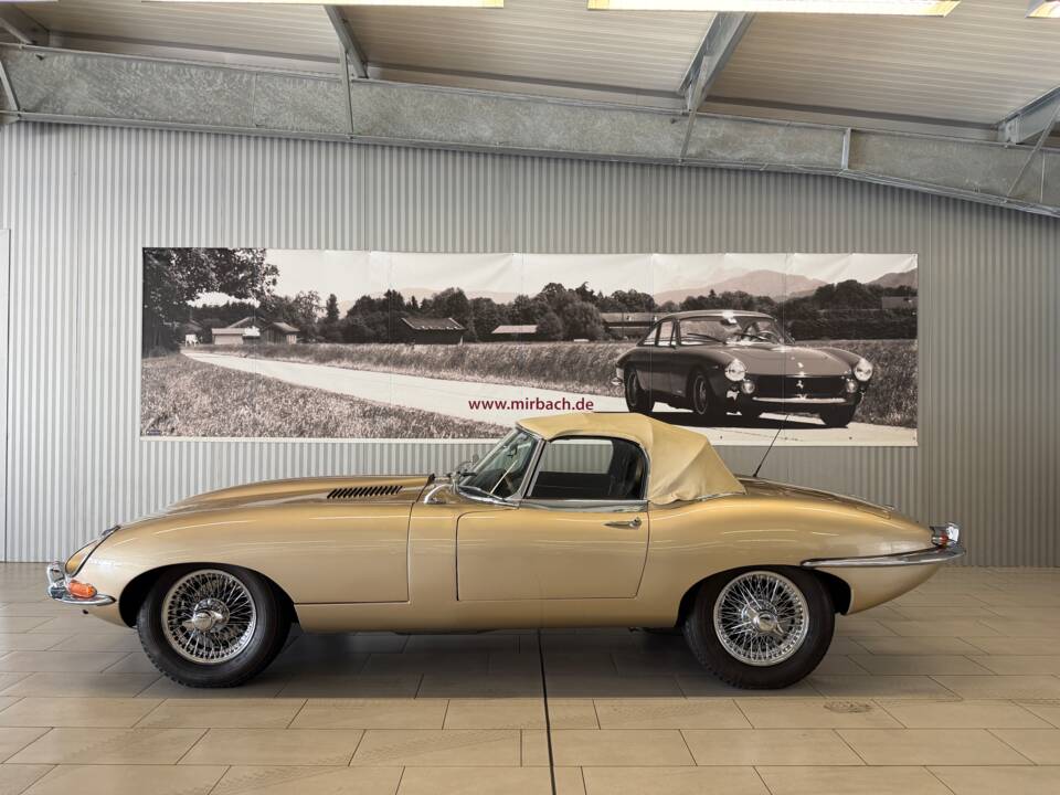 Image 2/18 de Jaguar Type E 4.2 (1967)
