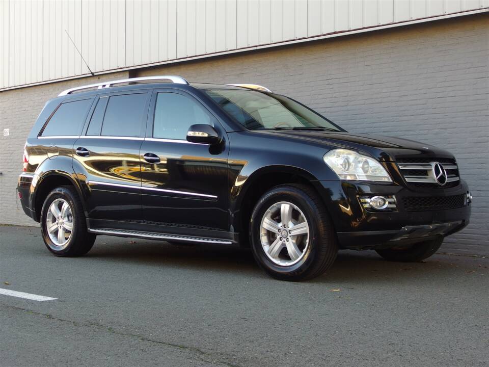 Immagine 2/100 di Mercedes-Benz GL 550 4MATIC (2008)