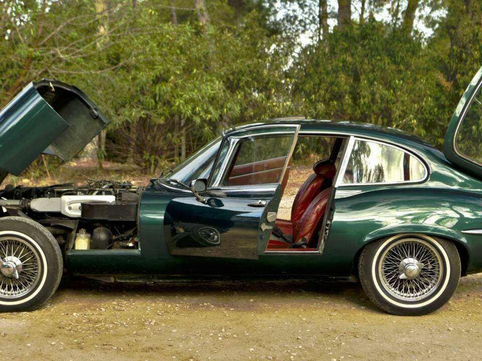 Image 15/50 of Jaguar E-Type V12 (2+2) (1973)