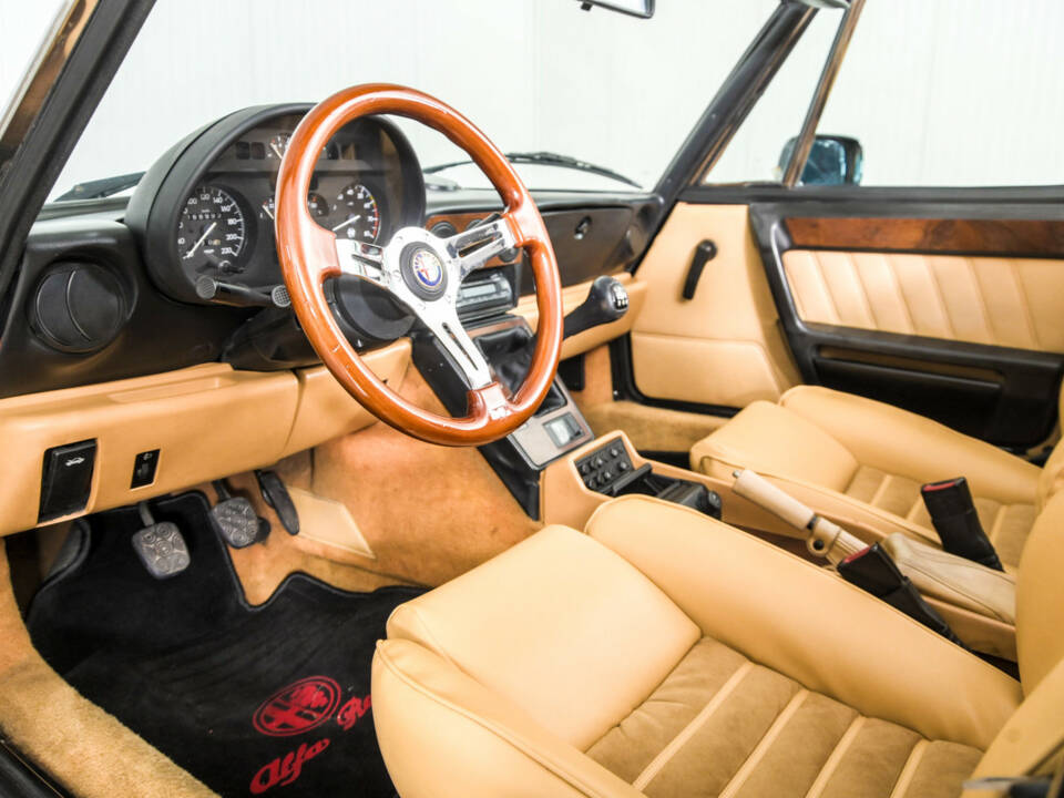 Bild 16/50 von Alfa Romeo 2.0 Spider (1991)