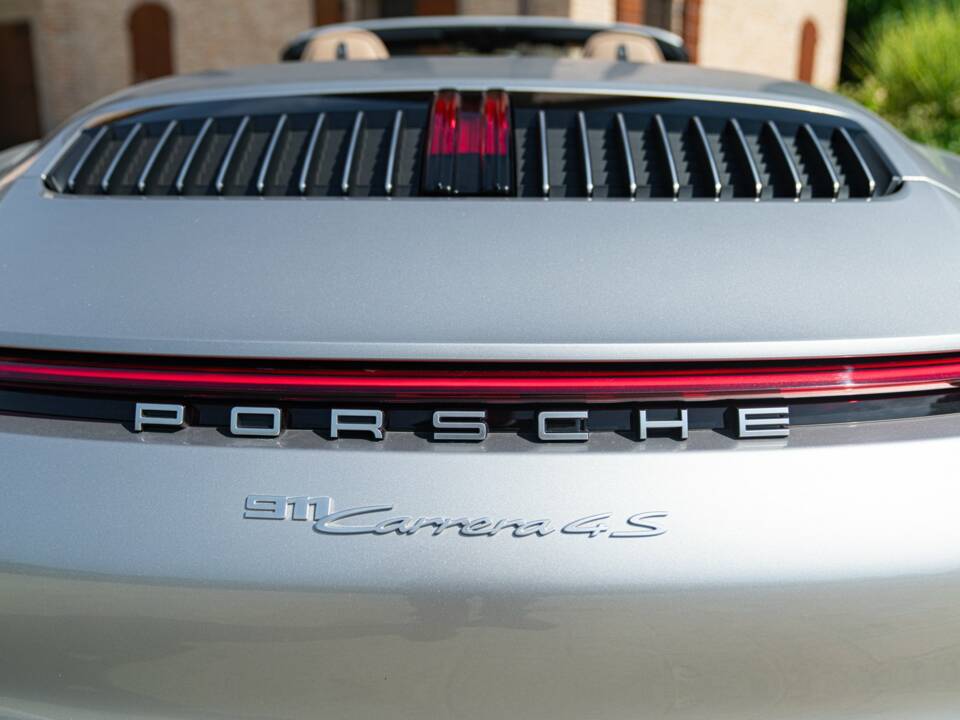 Image 16/50 of Porsche 911 Carrera 4S (2019)