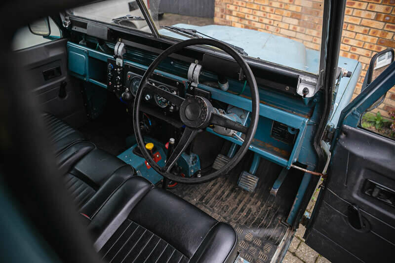 Image 2/34 of Land Rover 88 Lightweight (1968)