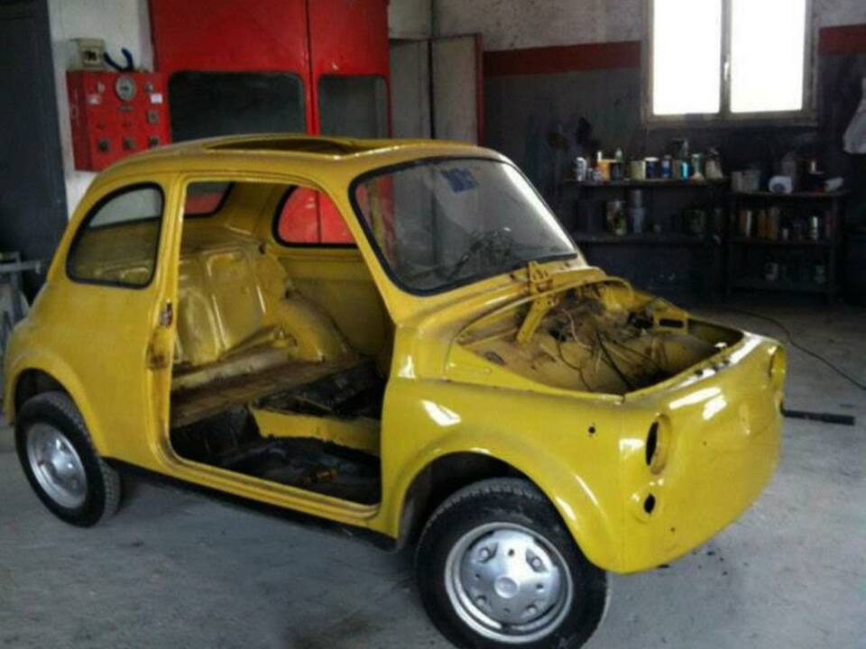 Image 28/32 of FIAT 500 R (1974)