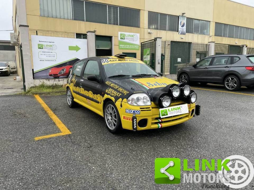 Image 4/10 of Renault Clio II 2.0 16V Sport (2000)