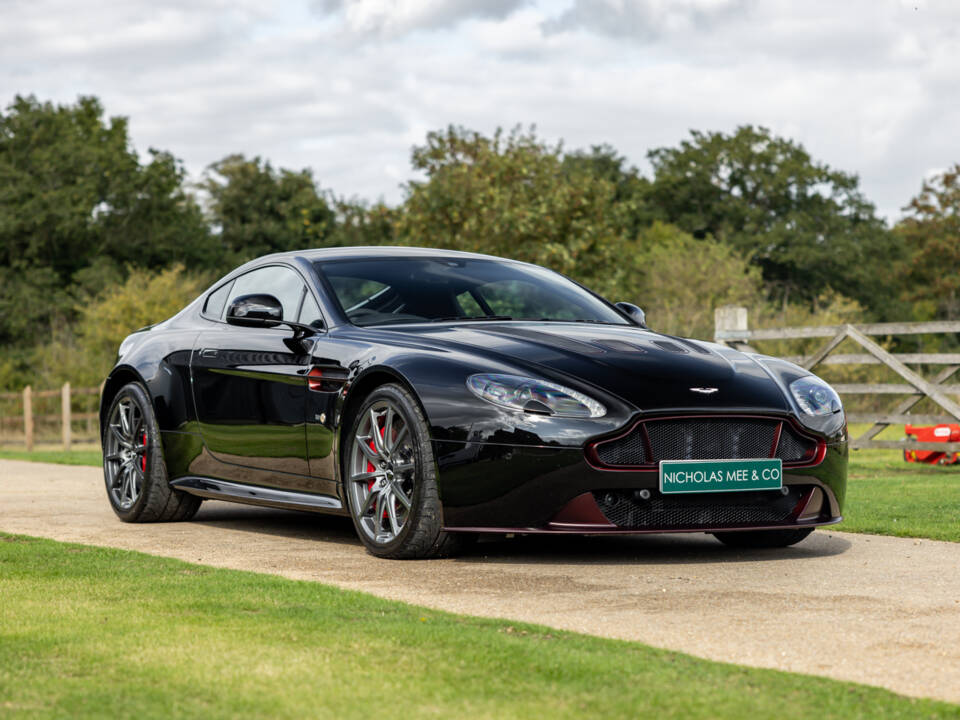 Image 68/69 of Aston Martin V12 Vantage S (2017)