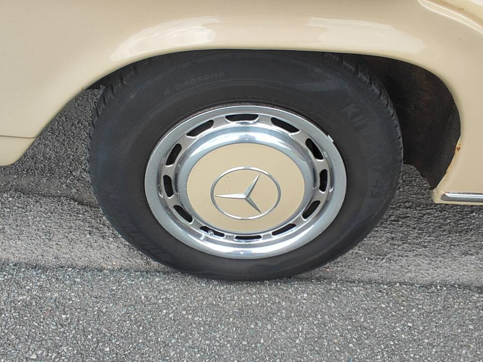 Bild 37/59 von Mercedes-Benz 230&#x2F;4 (1974)