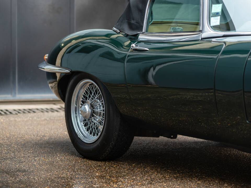 Image 6/48 de Jaguar Type E 4.2 (1965)