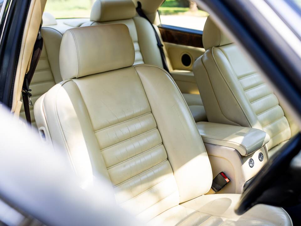 Image 39/50 of Bentley Continental R (1993)
