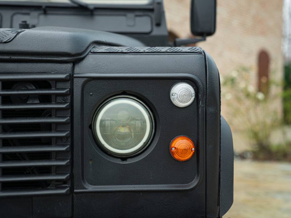 Bild 13/50 von Land Rover 90 (1985)