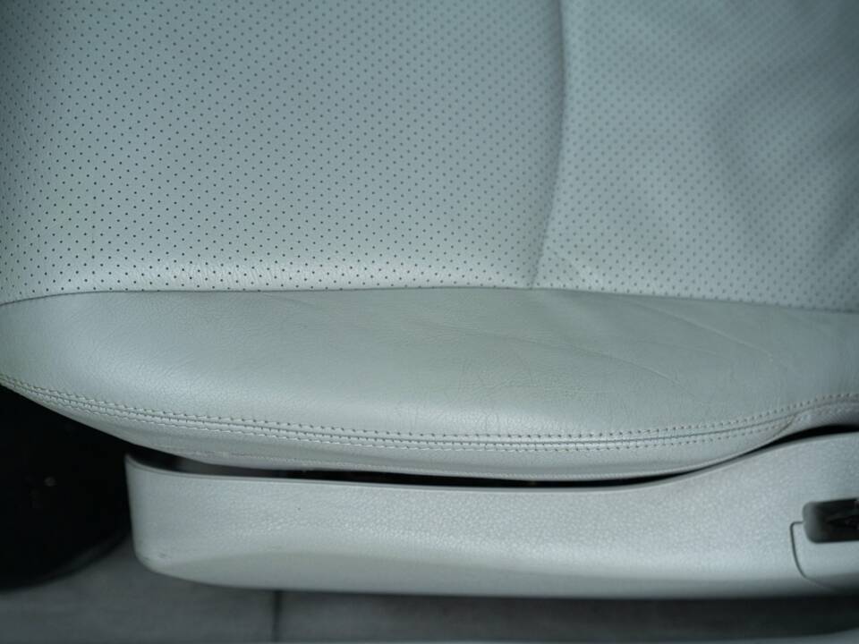 Image 38/50 of Mercedes-Benz C 320 T (2001)