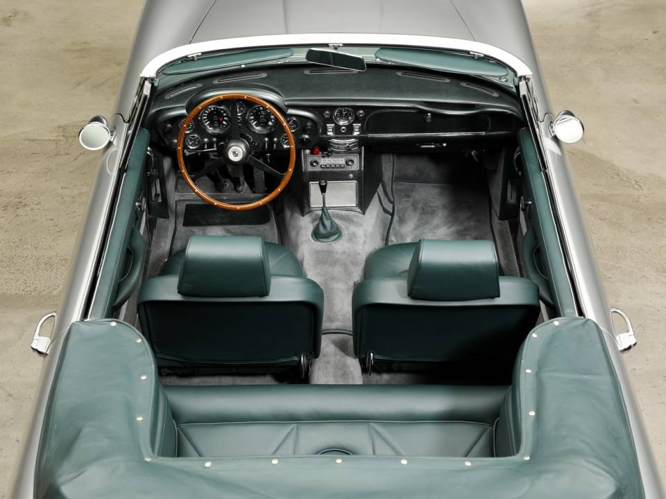 Imagen 13/24 de Aston Martin DB 6 Vantage Volante (1967)
