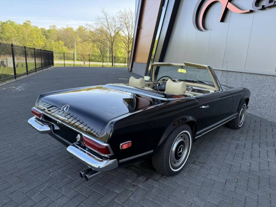 Bild 8/38 von Mercedes-Benz 280 SL (1969)