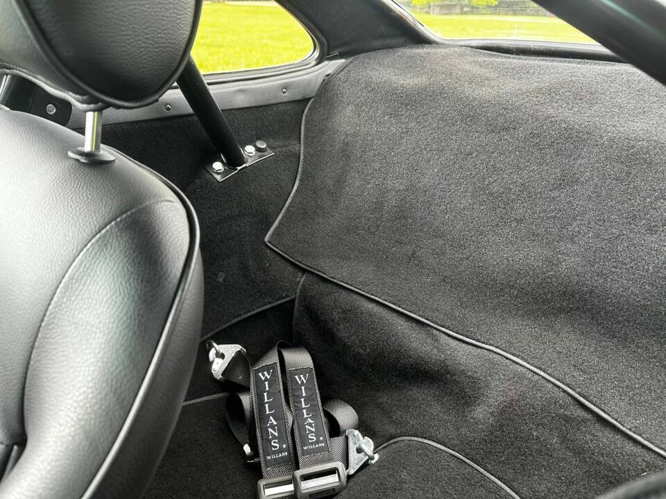 Bild 38/47 von Porsche 911 Carrera 4 (1990)