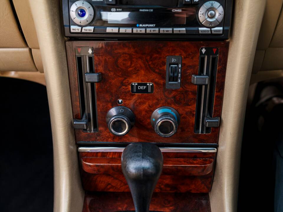 Imagen 20/28 de Mercedes-Benz 380 SL (1985)
