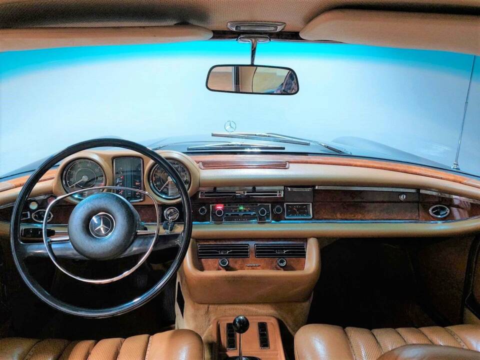 Immagine 11/15 di Mercedes-Benz 280 SE 3,5 (1970)