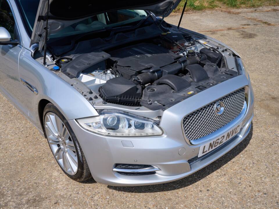 Bild 35/50 von Jaguar XJ 5.0 (2012)