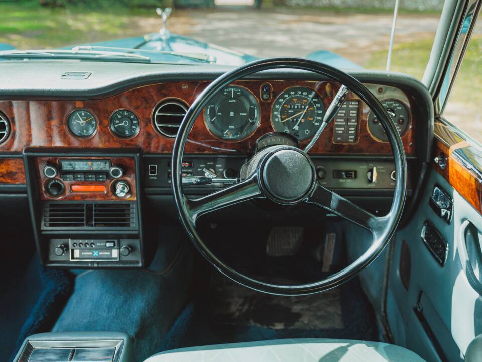 Image 35/42 of Rolls-Royce Silver Shadow II (1977)
