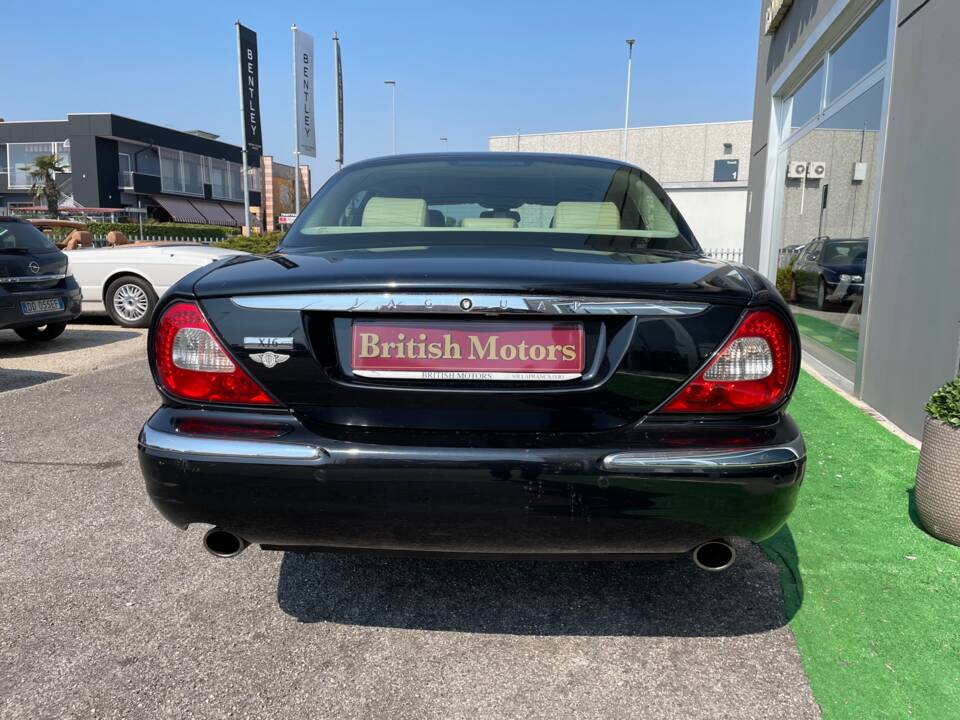Image 5/19 de Jaguar XJ6 3.0 (2005)