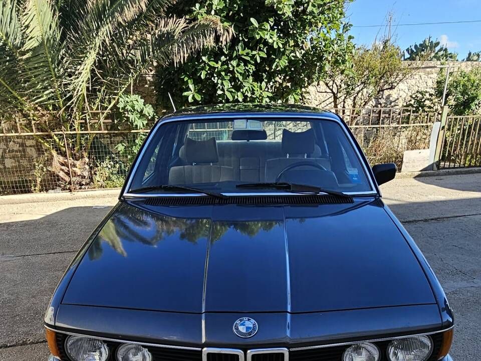 Image 3/100 of BMW 728i (1983)