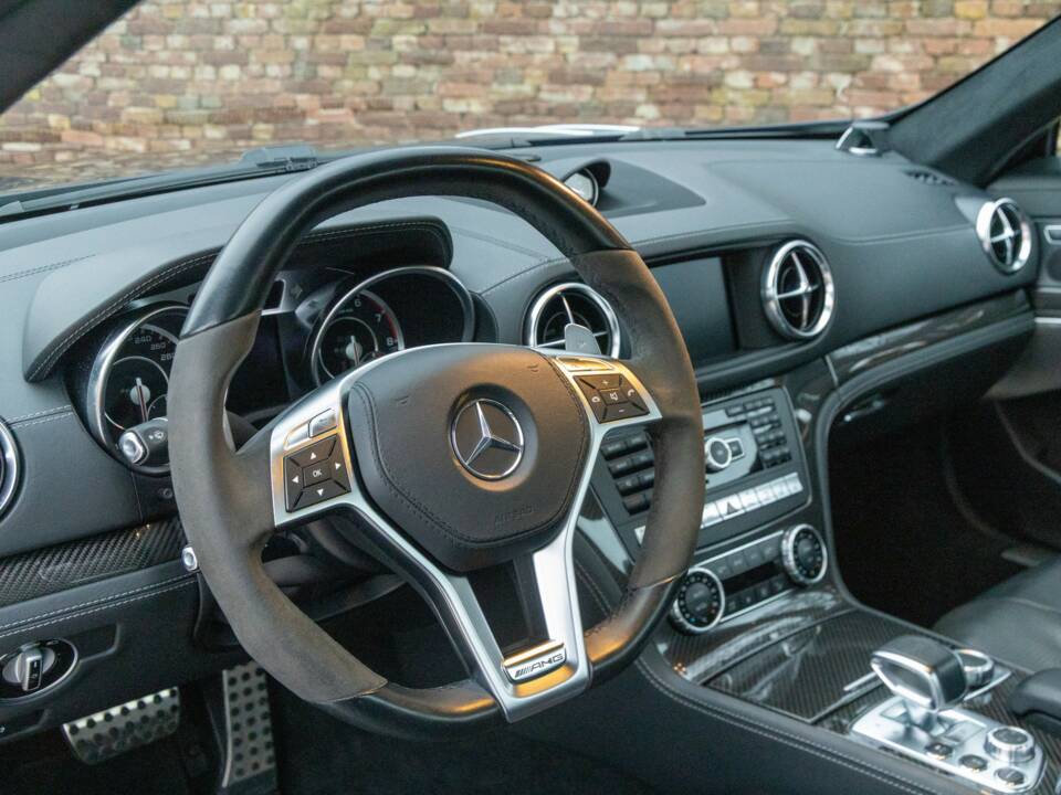Immagine 14/50 di Mercedes-Benz SL 63 AMG (2012)