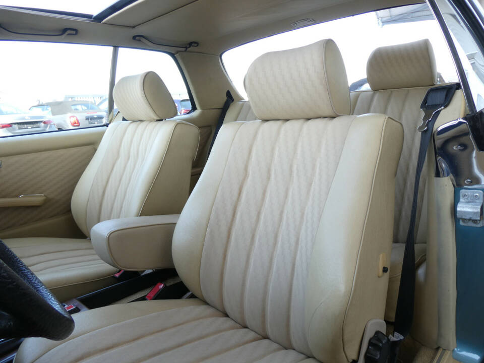 Image 10/20 de Mercedes-Benz 280 CE (1981)