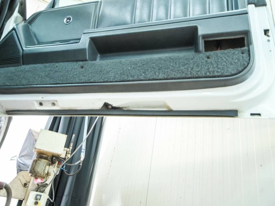 Bild 46/50 von Chrysler Le Baron 2.5 Turbo (1988)