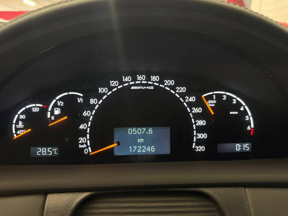 Immagine 19/19 di Mercedes-Benz CL 55 AMG (2001)