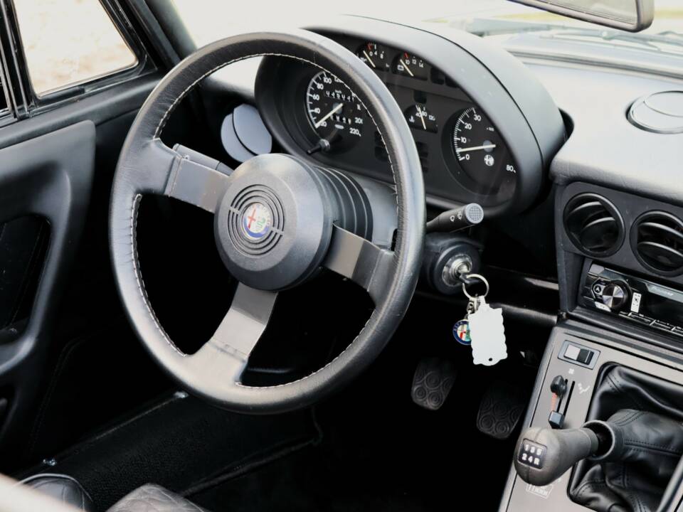 Afbeelding 28/50 van Alfa Romeo 2.0 Spider (1991)