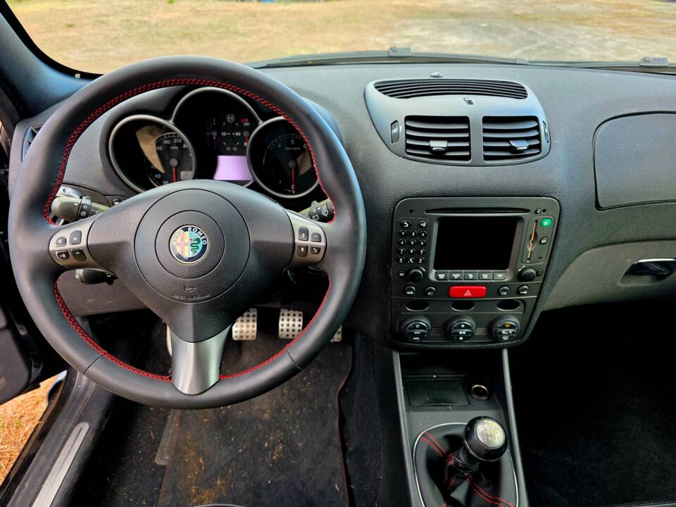 Imagen 9/31 de Alfa Romeo 147 3.2 GTA (2002)