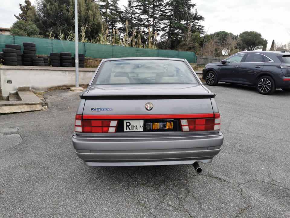 Image 31/36 of Alfa Romeo 75 1.8 Turbo (1990)