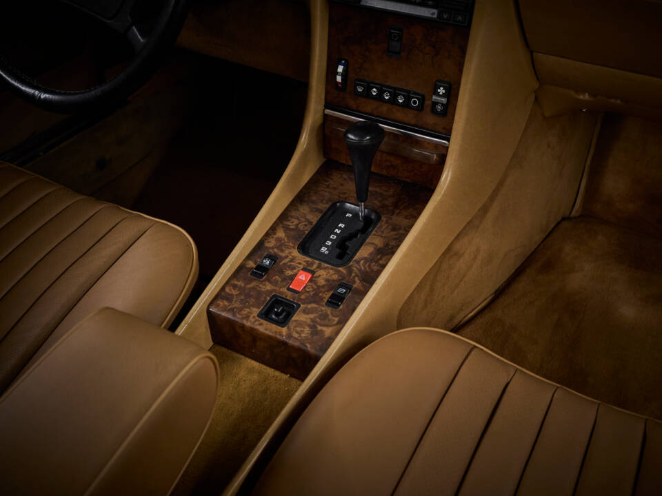 Image 54/89 of Mercedes-Benz 560 SL (1986)