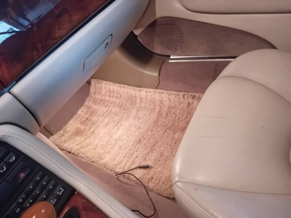 Immagine 20/39 di Jaguar XK8 4.0 (1998)