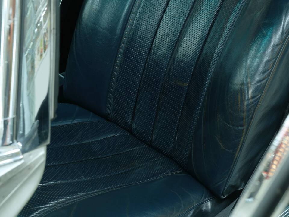 Image 26/50 of Mercedes-Benz 280 SE 3,5 (1970)