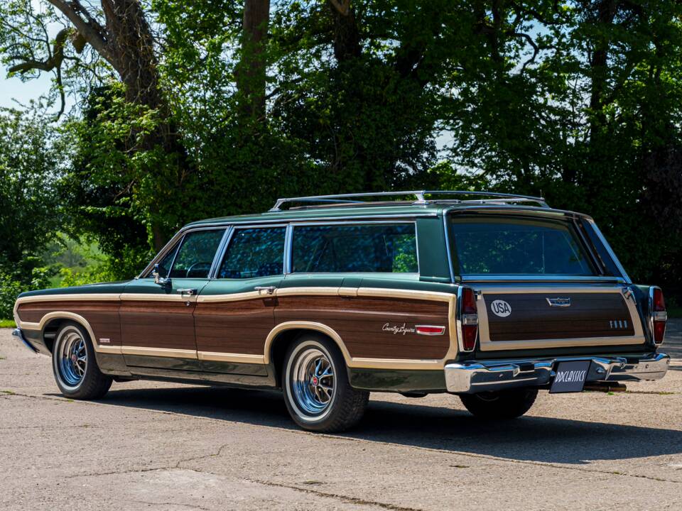 Image 4/28 of Ford LTD Country Squire (1968)