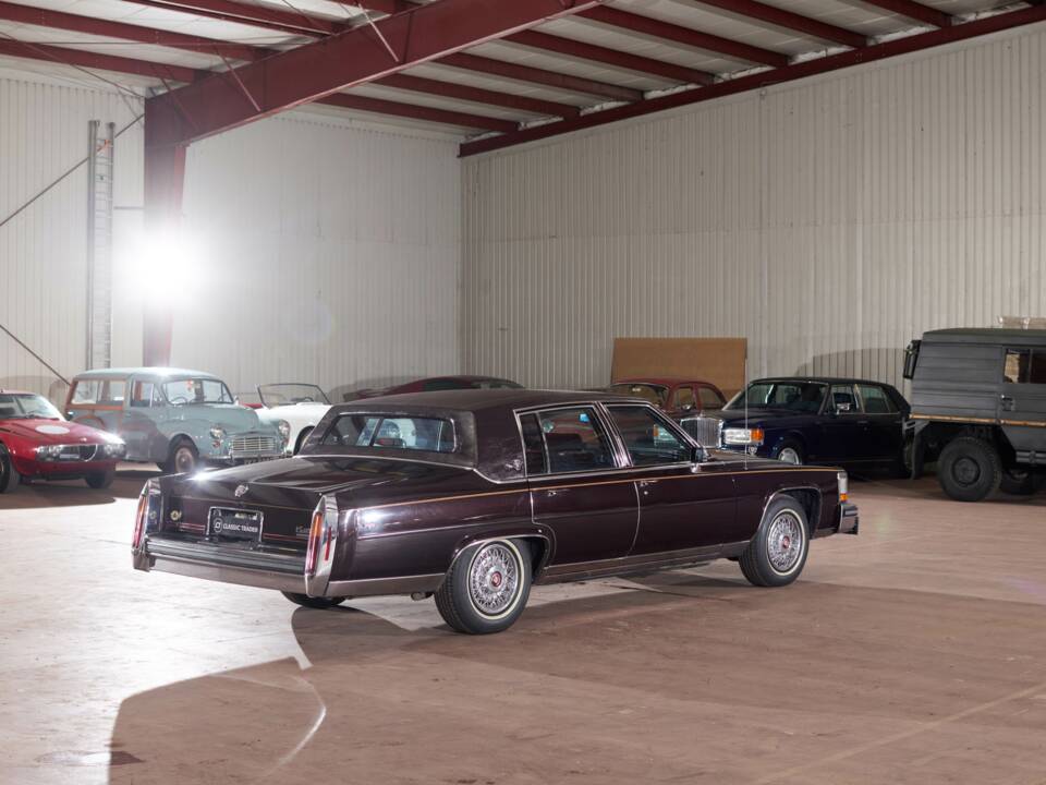 Image 8/58 of Cadillac Brougham Elegance (1988)