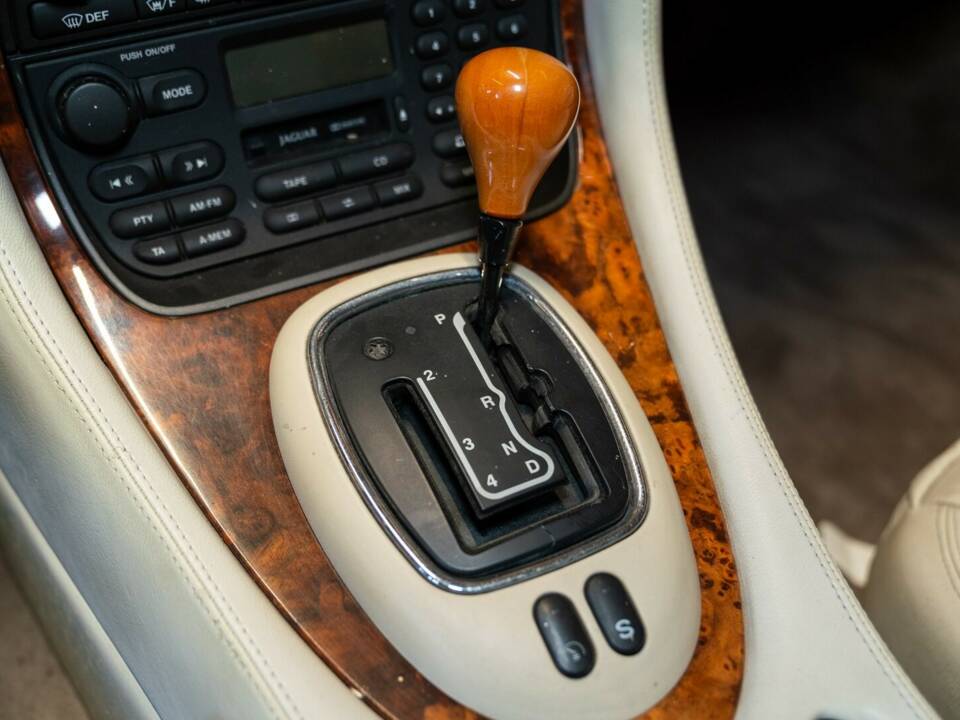 Bild 47/50 von Daimler Super V8 (1997)