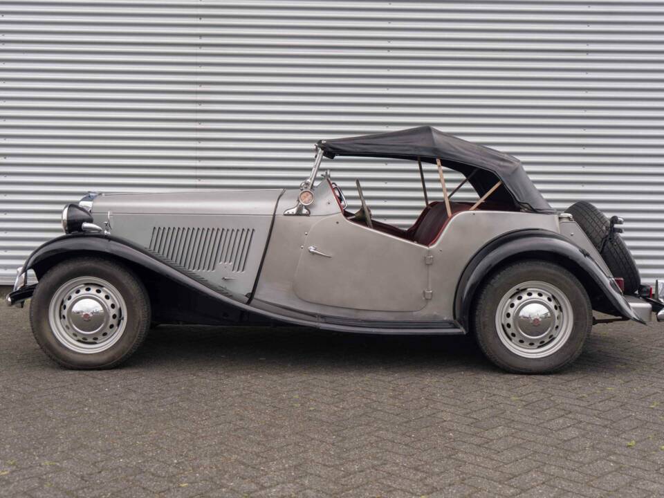 Image 4/6 of MG TD (1952)