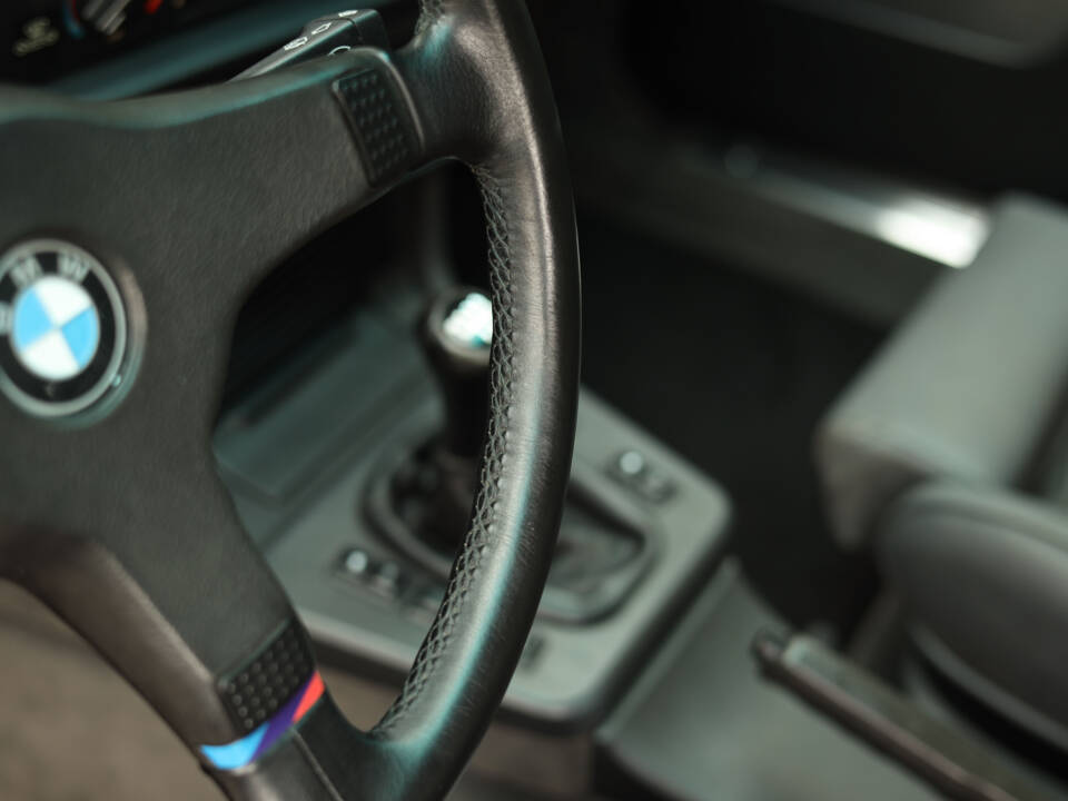 Image 84/99 of BMW M 635 CSi (1988)