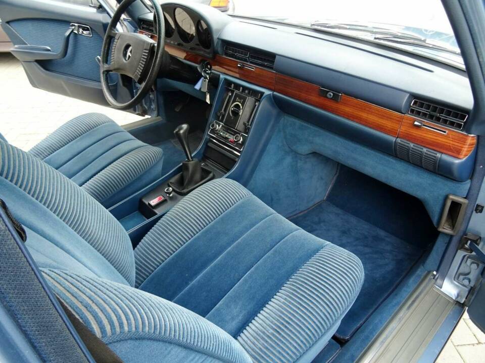 Bild 10/17 von Mercedes-Benz 280 SE (1975)