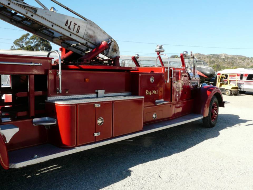 Image 5/7 of American LaFrance 700 Series Fire Truck (1948)