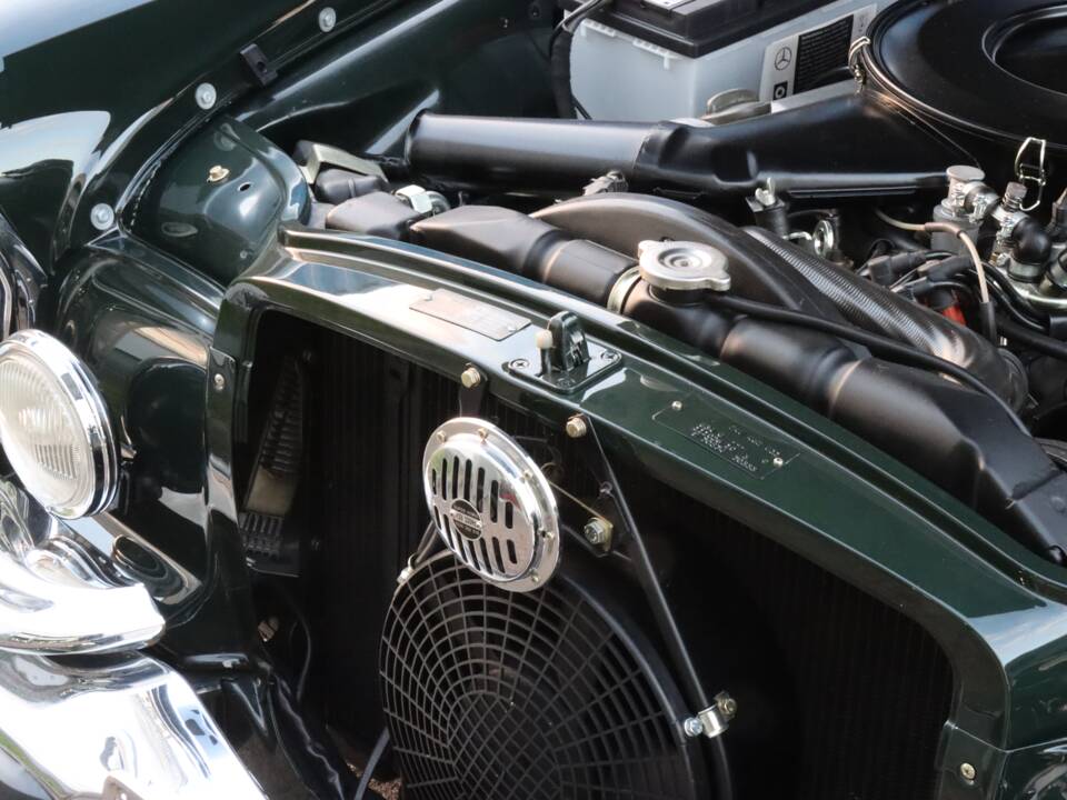 Image 83/99 of Mercedes-Benz 280 SE 3,5 (1971)