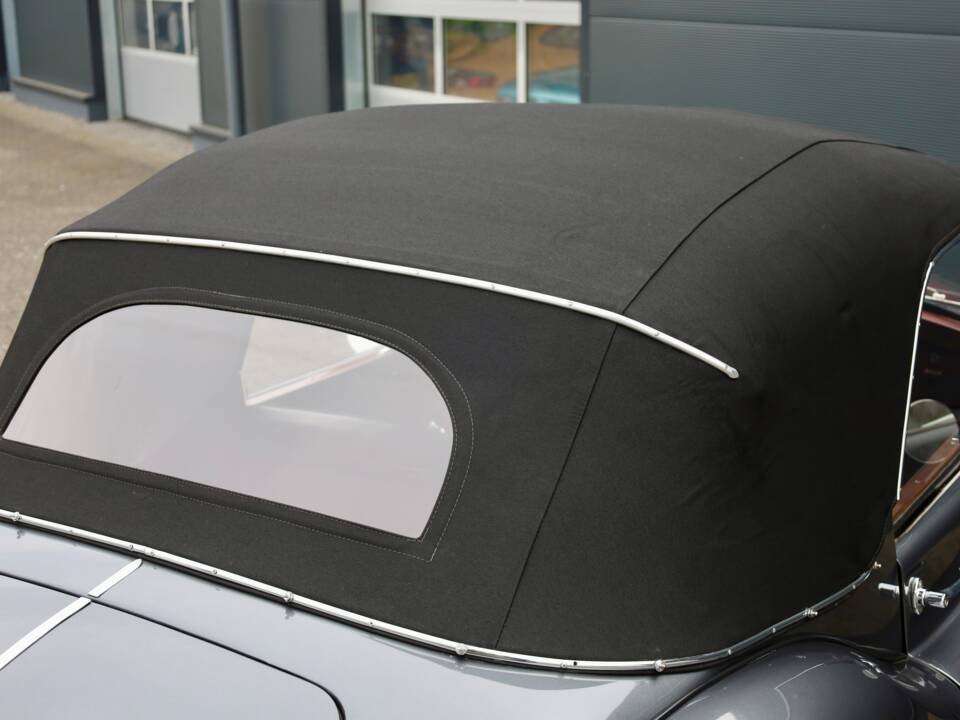 Afbeelding 16/23 van Jaguar XK 140 DHC (1956)