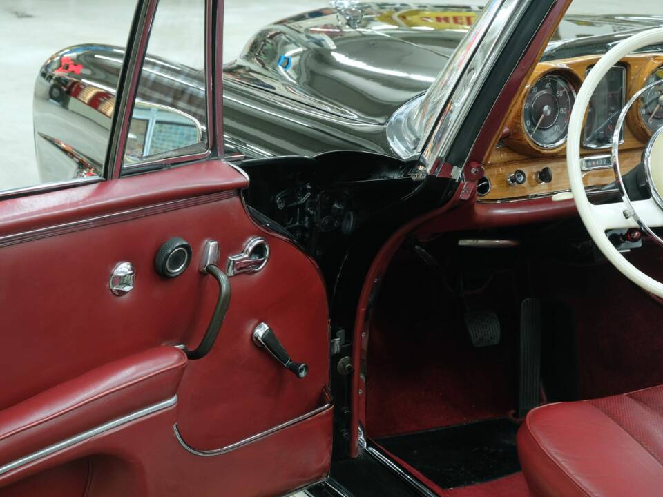 Image 27/50 of Mercedes-Benz 220 SE b (1963)