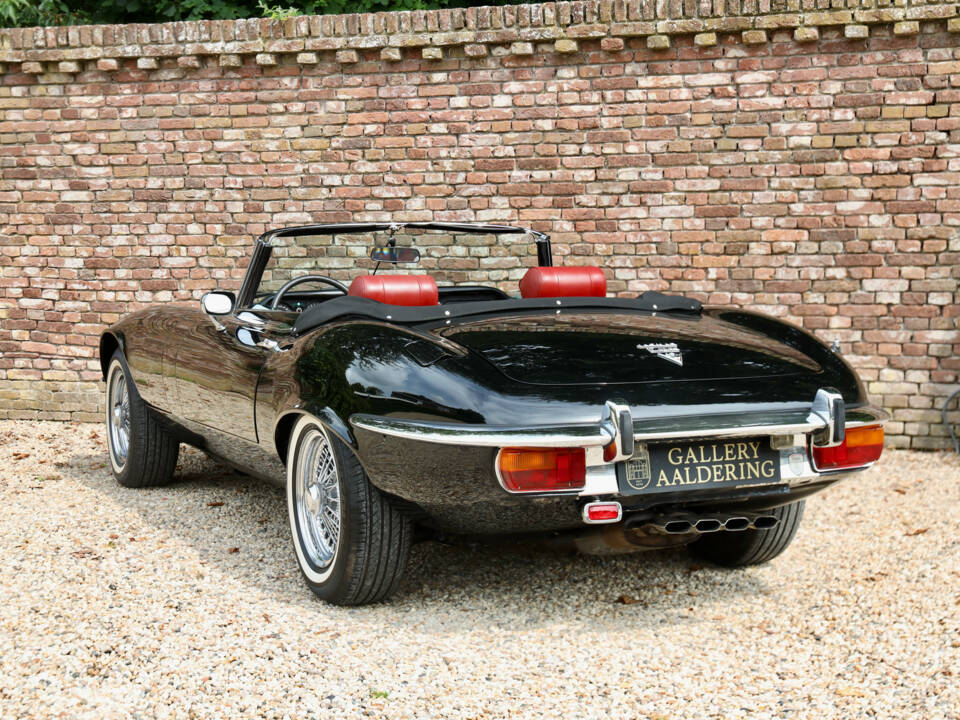 Image 24/50 of Jaguar E-Type V12 (1974)