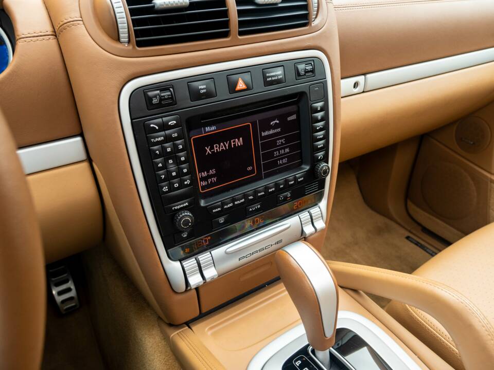 Image 19/25 of Porsche Cayenne Turbo (2008)