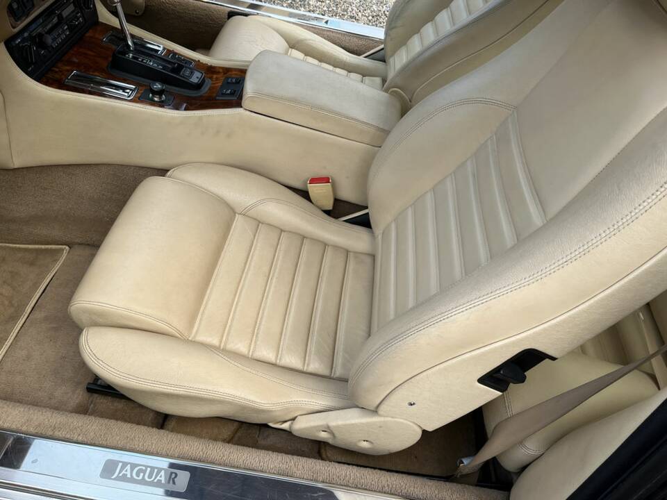 Image 8/8 of Jaguar XJS 4.0 (1994)