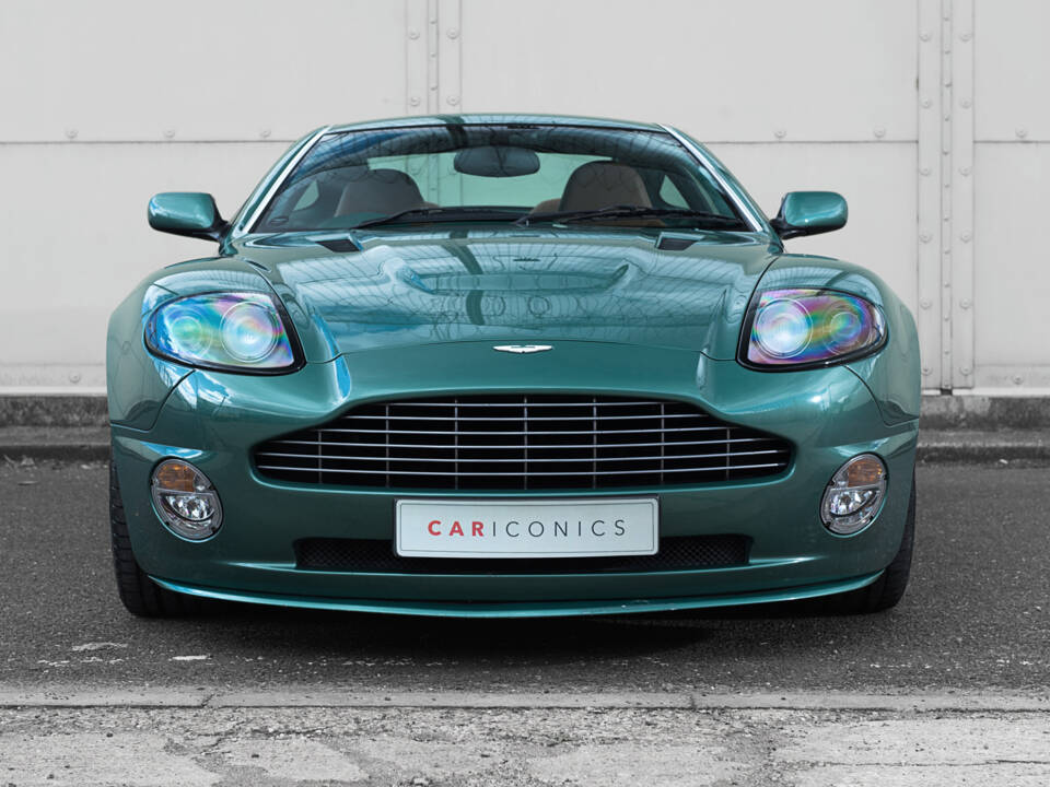 Immagine 1/21 di Aston Martin V12 Vanquish S (2004)