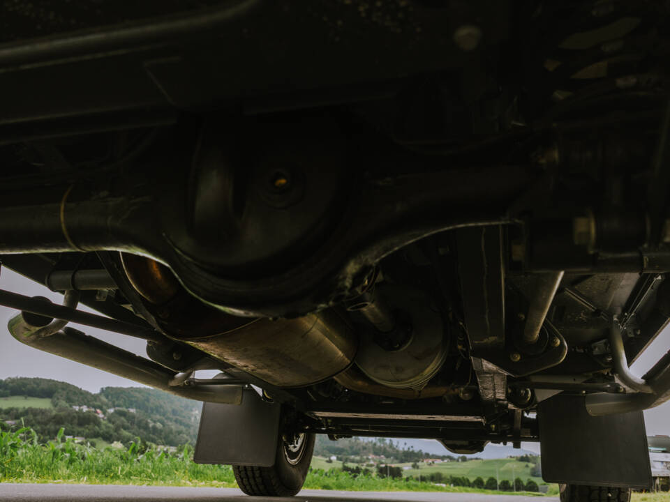 Bild 9/13 von Land Rover Defender SVX (2008)