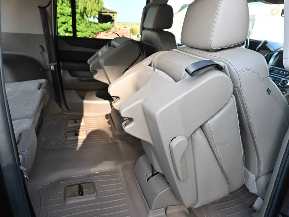 Image 30/50 of Chevrolet Suburban (2017)