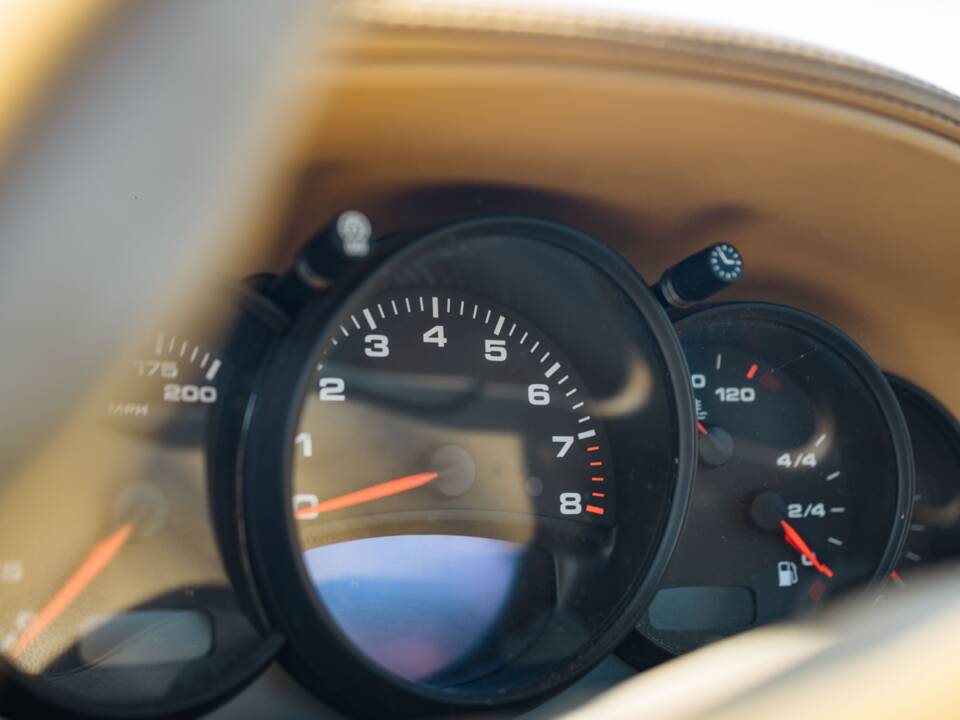 Imagen 7/50 de Porsche 911 Carrera 4 (2001)